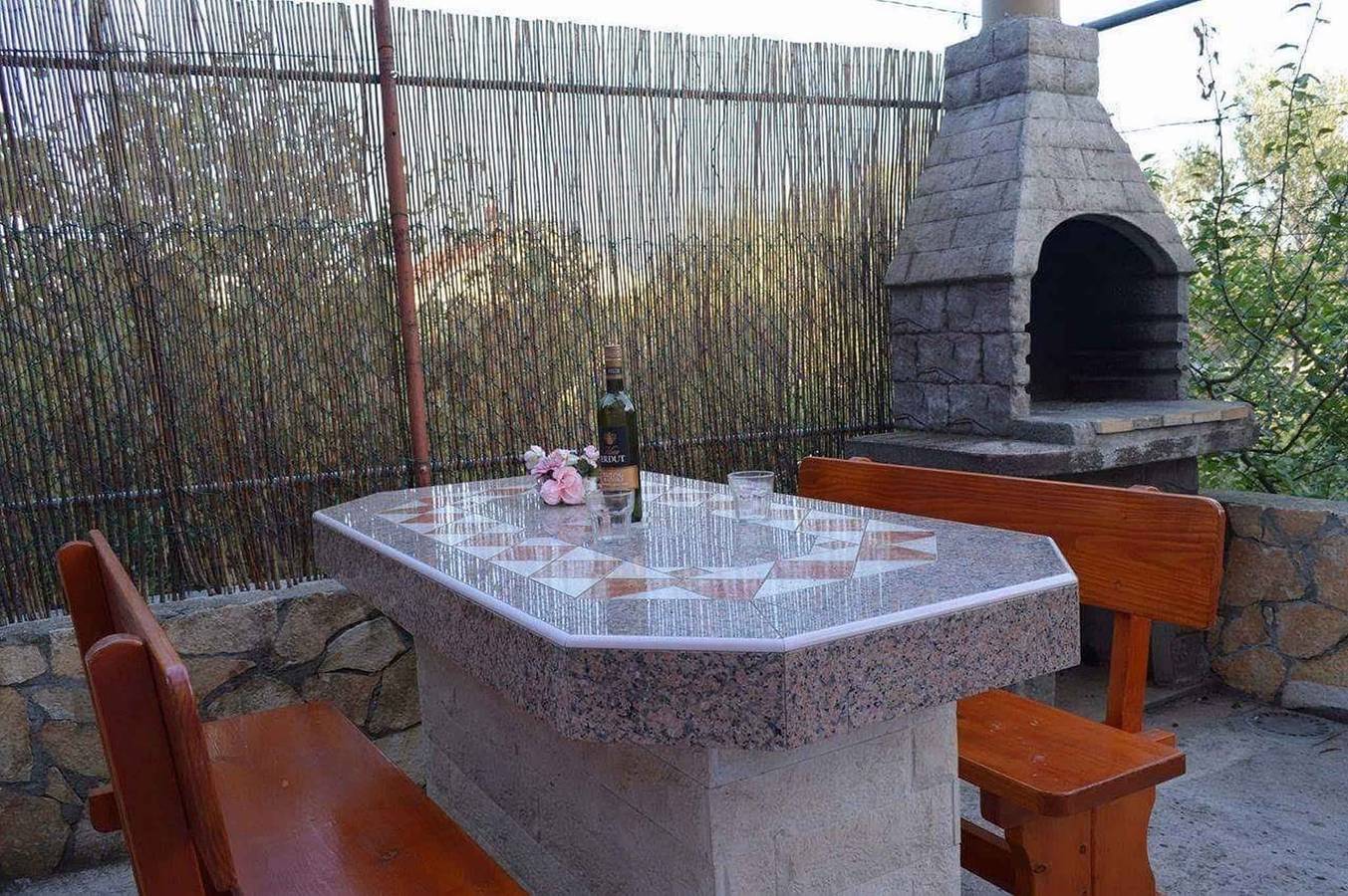 Ganze Ferienwohnung, Ferienwohnung mit Garten und Grill  in Kukljica, Uglijan