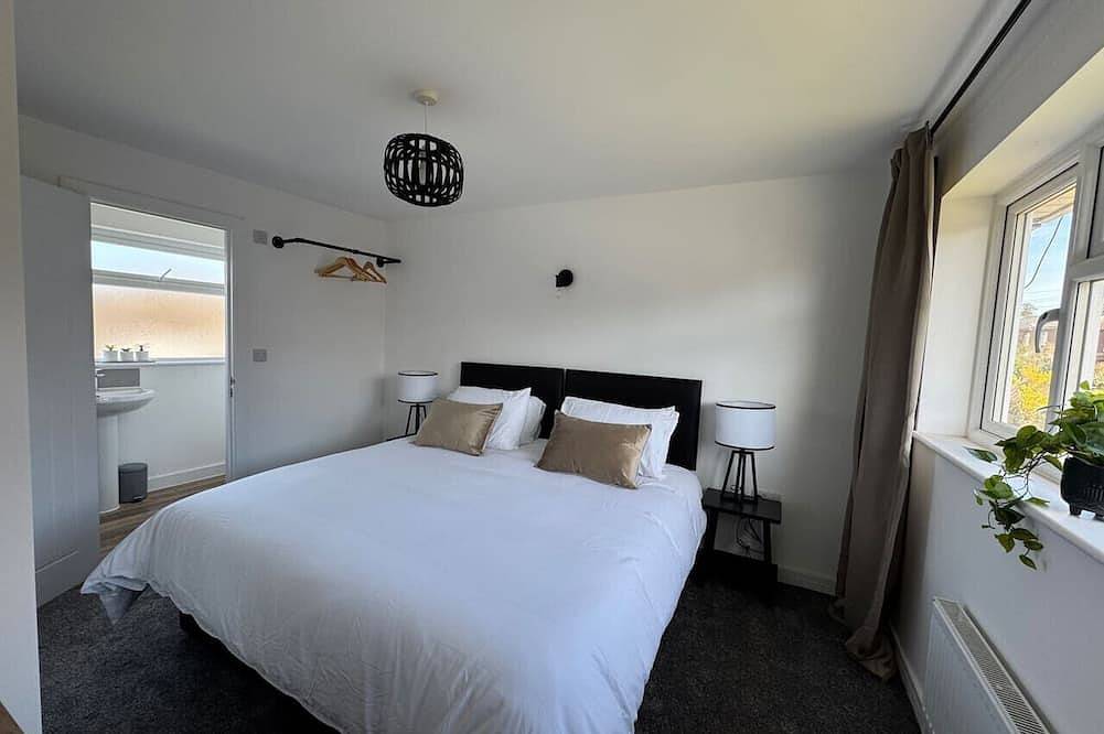 Modern & Spacious Home in Exeter in Exeter, Devon