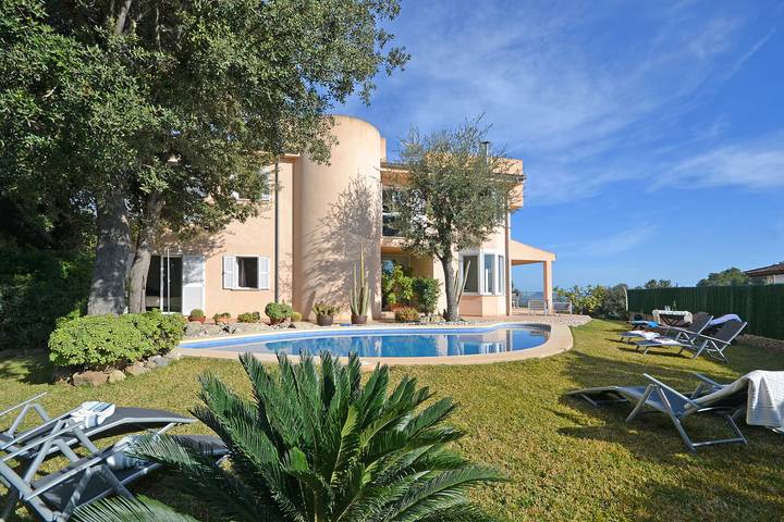 Casa de vacaciones para 8 personas, con terraza y jardín en Inca