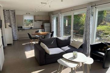 Gîte pour 4 personnes, avec terrasse et jardin à Le Tronchet