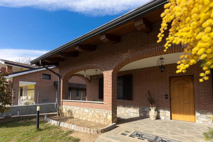 Casa vacanza per 6 persone, con Idromassaggio e Giardino a Moncalieri