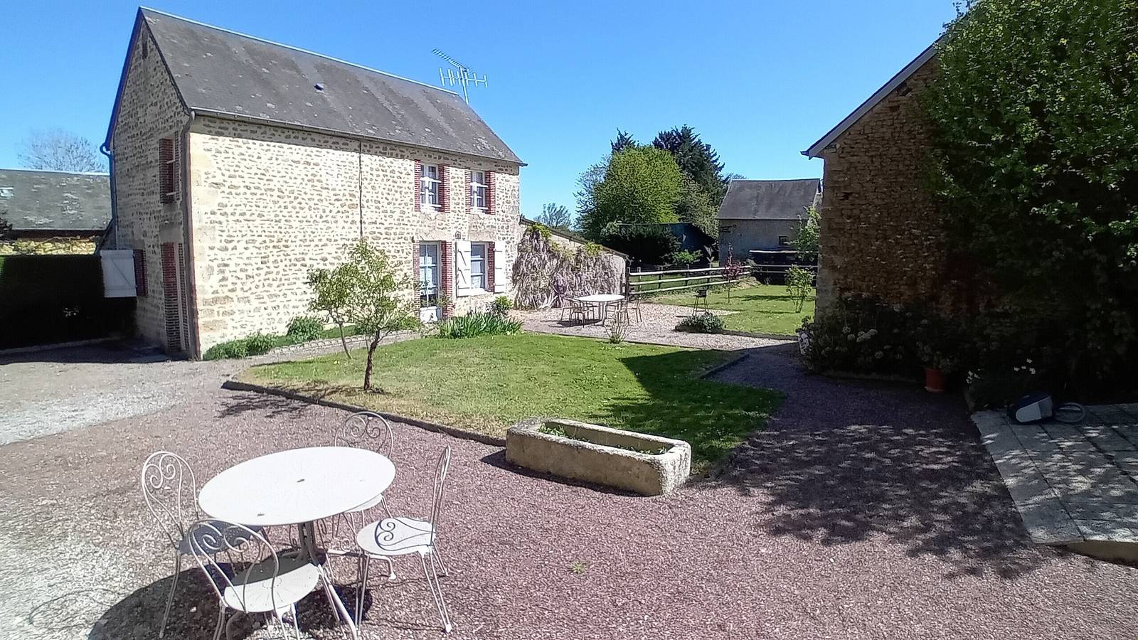 Casa de campo con terraza privada, jardín privado y Wi-Fi en Sainte-Scolasse-sur-Sarthe in Sainte-Scolasse-sur-Sarthe, Región de Alençon
