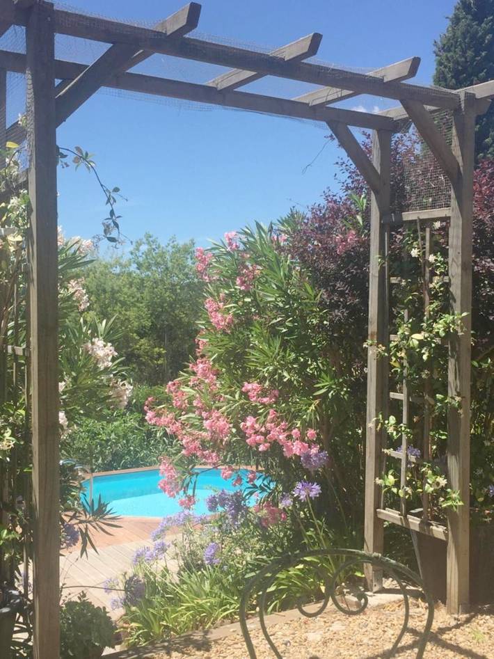 Ferieleilighet for 4 personer, Balkong og Terrasse i tillegg til Hage og Badebasseng i Biot