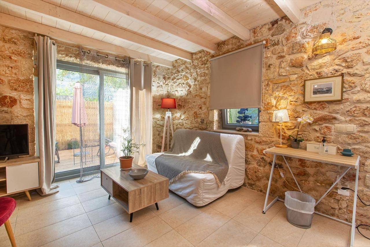 Luxurious bungalow in Ipsos beach in Corfú