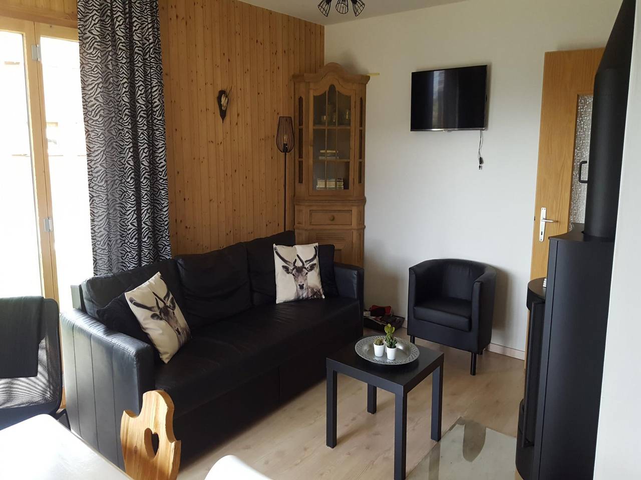 Appartement entier, Agréable appartement avec patio dans les collines in Salins (Sion), Sion