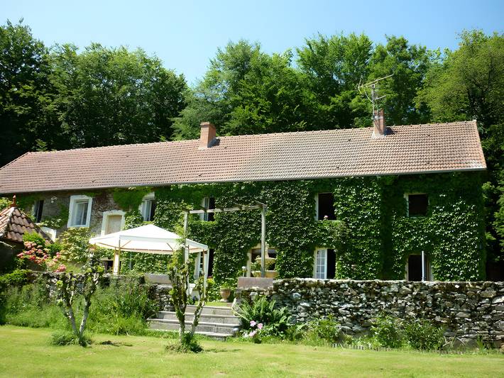 Chambre d’hôtes Domaine Des Mouillères - Julie avec terrasse, jardin communs et Wi-Fi in Saint-Georges-la-Pouge, Région de Guéret