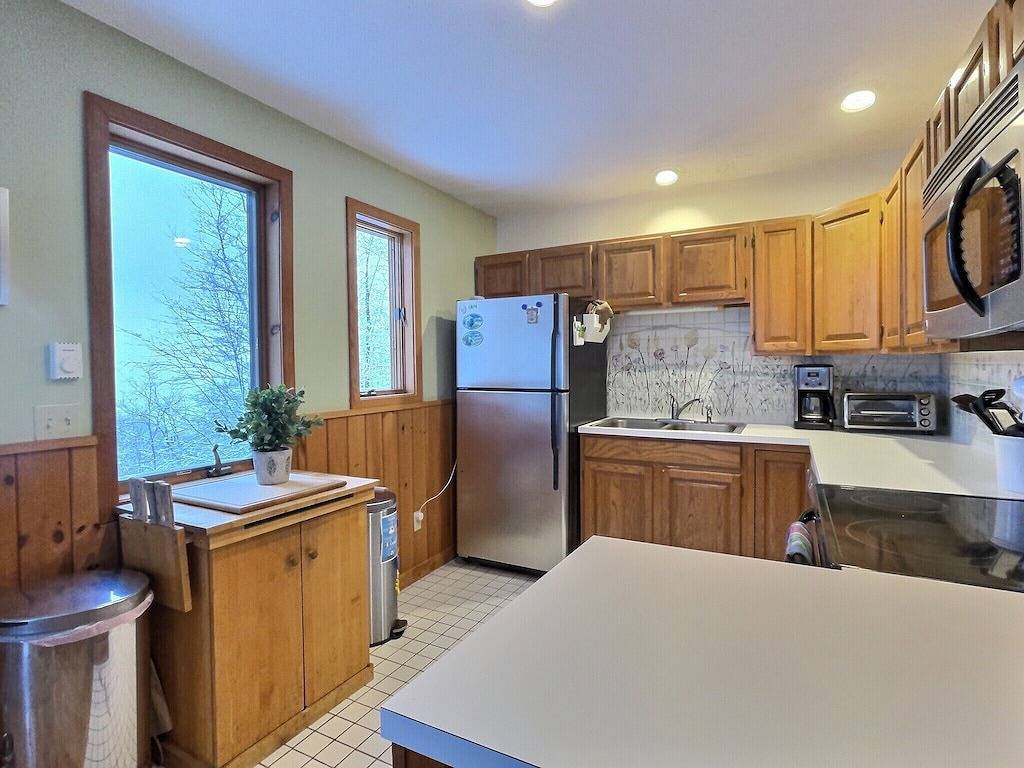 Threebears Hot Tub, Views, Game Room, Gym in Killington, Rutland County