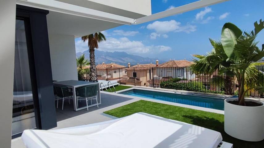 Ferienhaus für 6 Personen, mit Terrasse und Garten sowie Pool und Ausblick