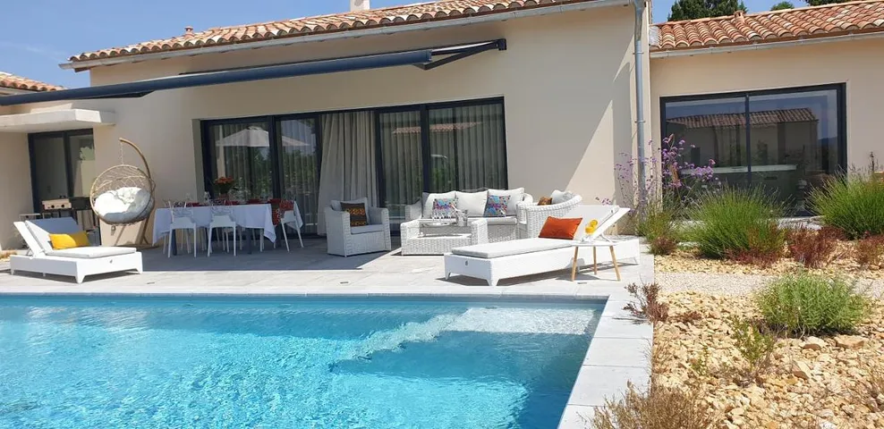 Chalet para 6 personas, con piscina además de jardín y jacuzzi - 1