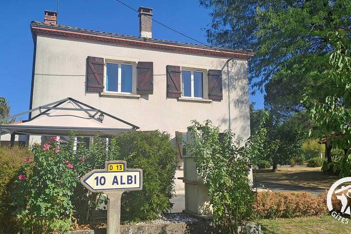 Location de vacances pour 4 personnes, avec Jardin et Piscine à Fréjairolles