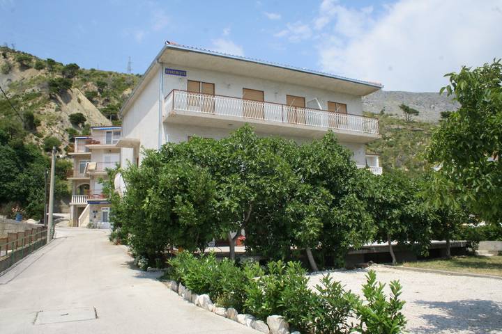 Ganze Wohnung, 1-Zimmer-Ferienwohnung am Strand Duce, Omis A-2731-a in Dugi Rat, Omis-Riviera