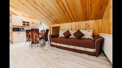 Gîte pour 4 personnes, avec vue et terrasse, animaux acceptés à Brașov