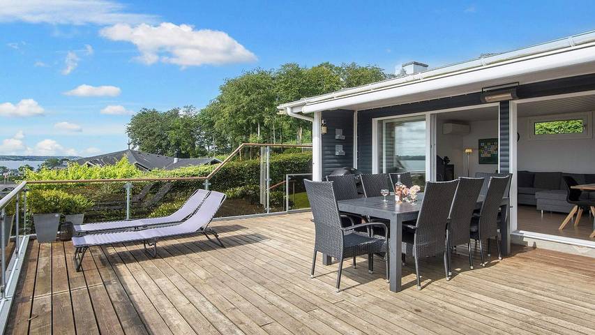 Ferienhaus für 8 Personen, mit Garten und Terrasse in Skarrev