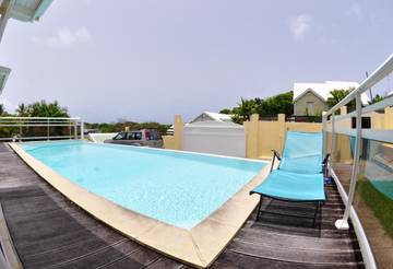 Gîte pour 3 personnes, avec piscine ainsi que jardin et vue dans Plage de Petit-Havre