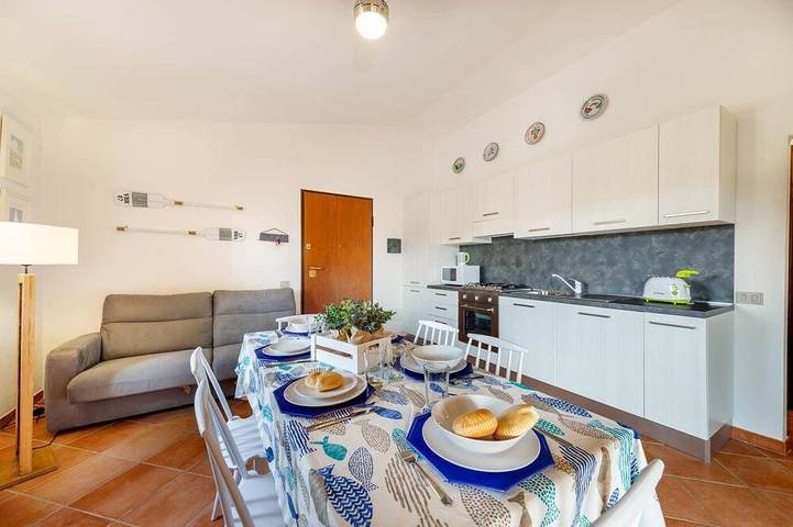 Gîte pour 6 personnes, avec piscine ainsi que jardin et balcon à Monte Petrosu