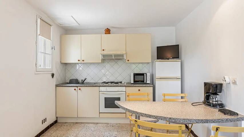 Gîte pour 5 personnes, avec piscine et jardin, animaux acceptés à Mèze - 4