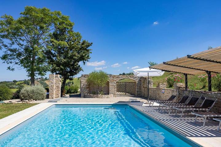 Location de vacances pour 12 personnes, avec piscine ainsi que jardin et vue à Force - 2