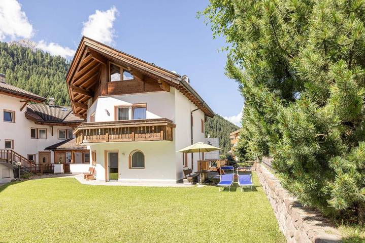 Baita per 6 persone, con giardino, adatto a famiglie con bambini in Selva di Val Gardena