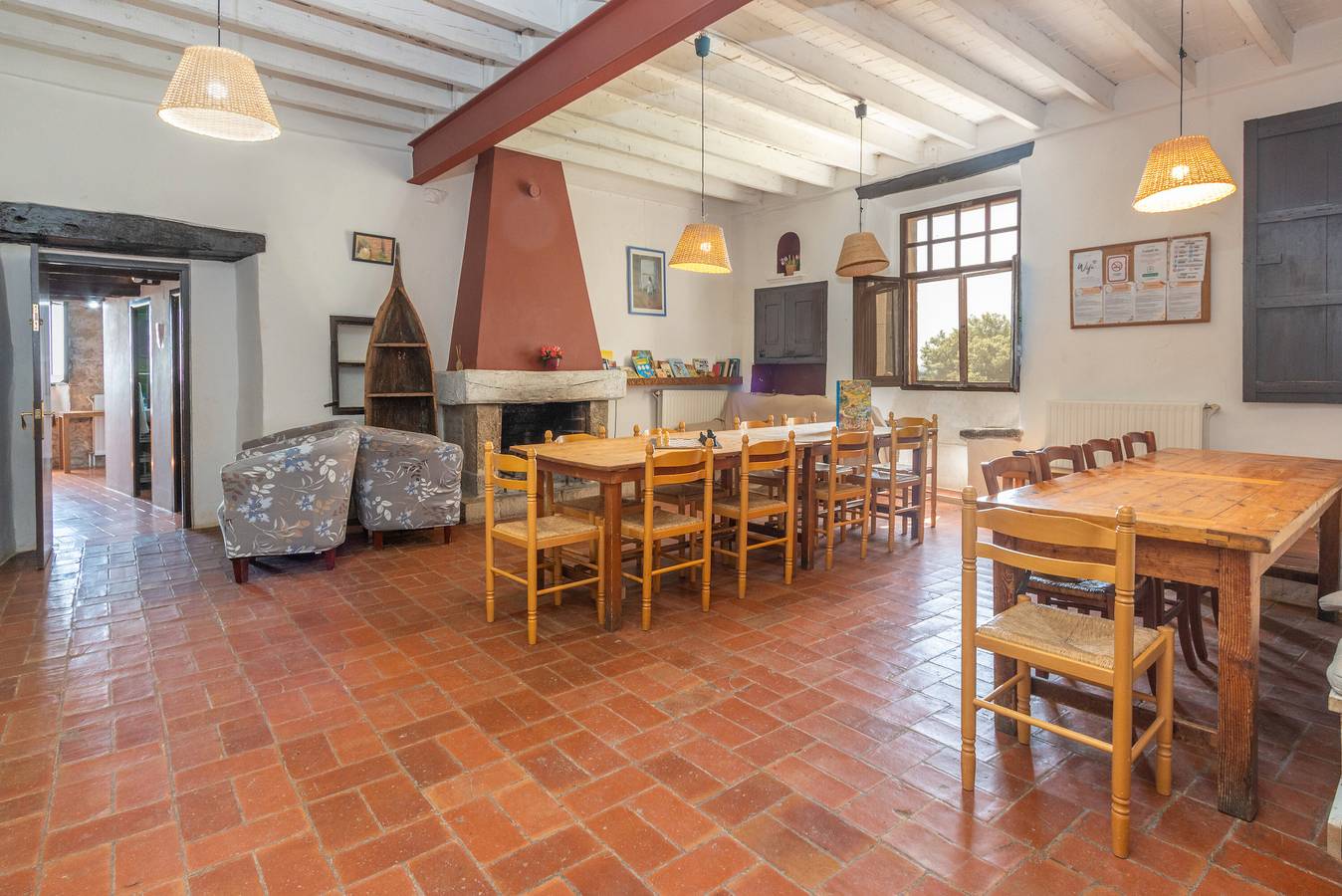 Casa rural 'Can Ribes' con piscina exterior, jardín y terraza in Camós, Pla de l'Estany