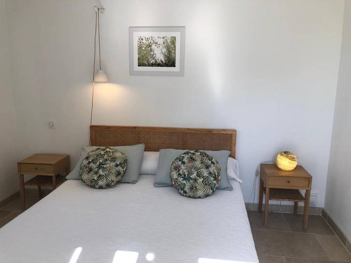 Location de vacances pour 2 personnes, avec Terrasse et Jardin ainsi que Piscine et Vue à Cucuron - 2