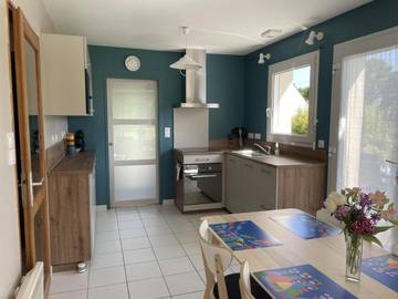 Gîte pour 4 personnes, avec terrasse et jardin à Quemper-Guézennec
