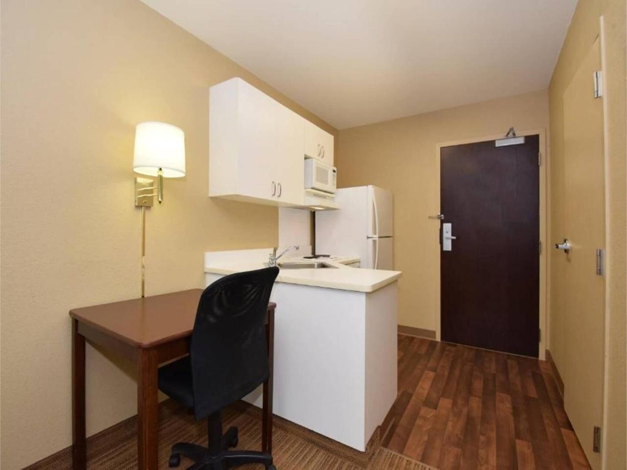 Apartamento entero, 2 Camas Matrimoniales | Para No Fumadores, Cocina in Lisle, Condado de DuPage