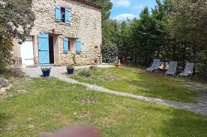 Location de vacances pour 3 personnes, avec piscine et jardin, animaux acceptés à Tourtour - 3
