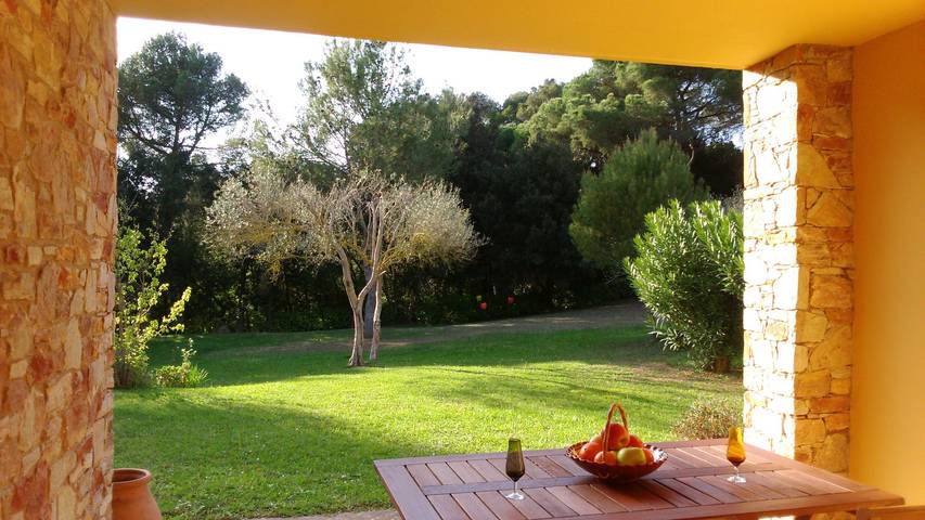 Apartamento entero, Apartamento 'Apartament Can Pujadas' con piscina, Wi-Fi y aire acondicionado in Regencós, Costa Brava