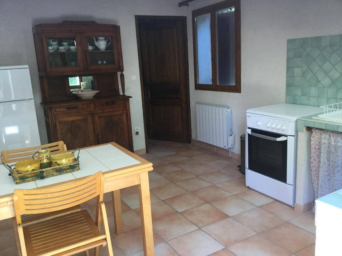 Appartement entier, One-Bedroom Apartment in Istres, Côte méditerranéenne (France)