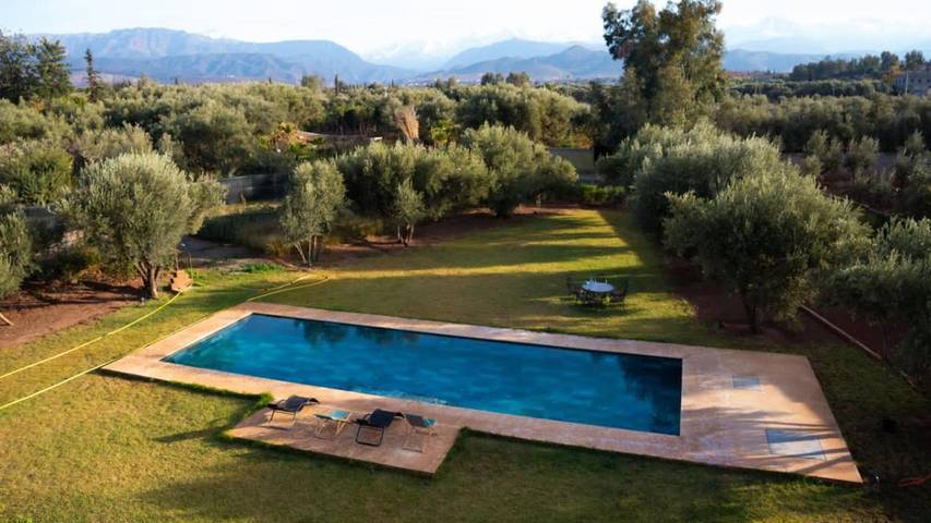 Villa pour 12 personnes, avec vue ainsi que jardin et piscine
