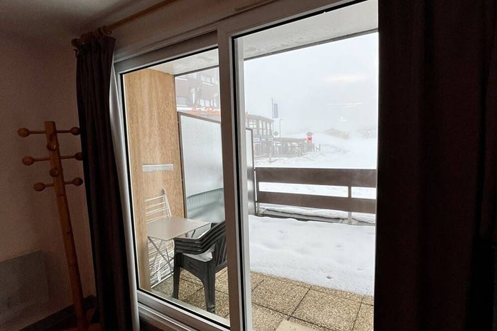 Entire apartment, Cozy Studio with South-Facing Terrace, Close to Amenities, Ski Lifts, and Skating Rink in Le Lioran, Laveissière