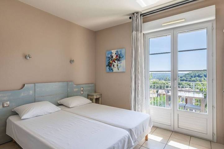 Entire apartment, Cosy studio | 2 piscines + vues imprenables in Callian, Draguignan region