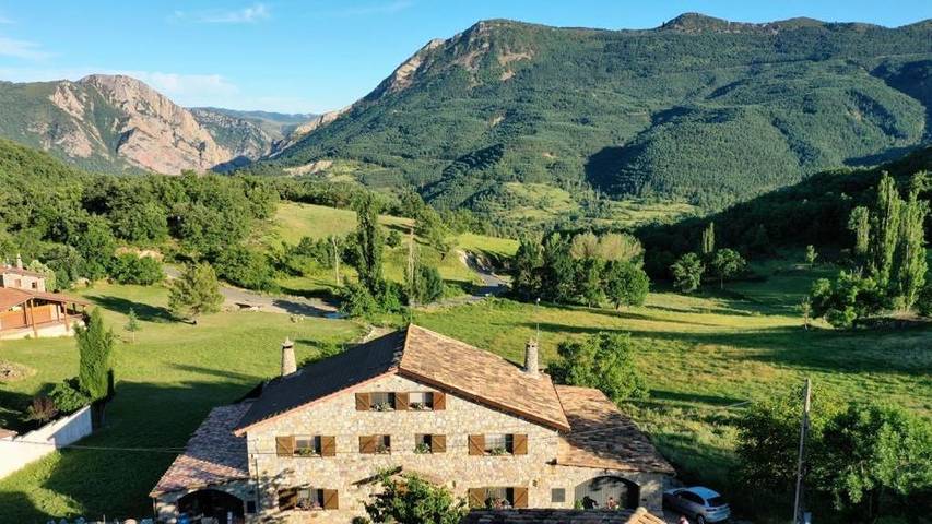 Location de vacances pour 5 personnes, avec jardin et vue à Sopeira