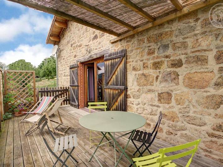 Location de vacances pour 11 personnes, avec terrasse et jardin dans Saint-Romain-d'Urfé - 2