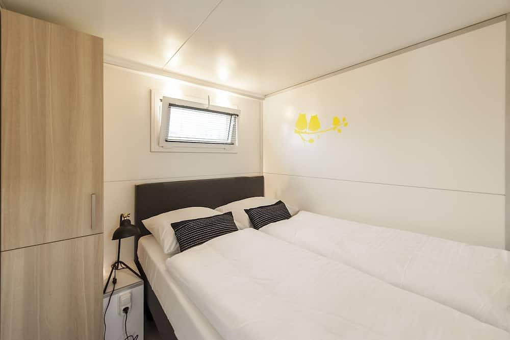Cozy floating Boatlodge \"Maastricht\". Max 4 persons, 2 bedrooms. in Maastricht, Limburg (Netherlands)