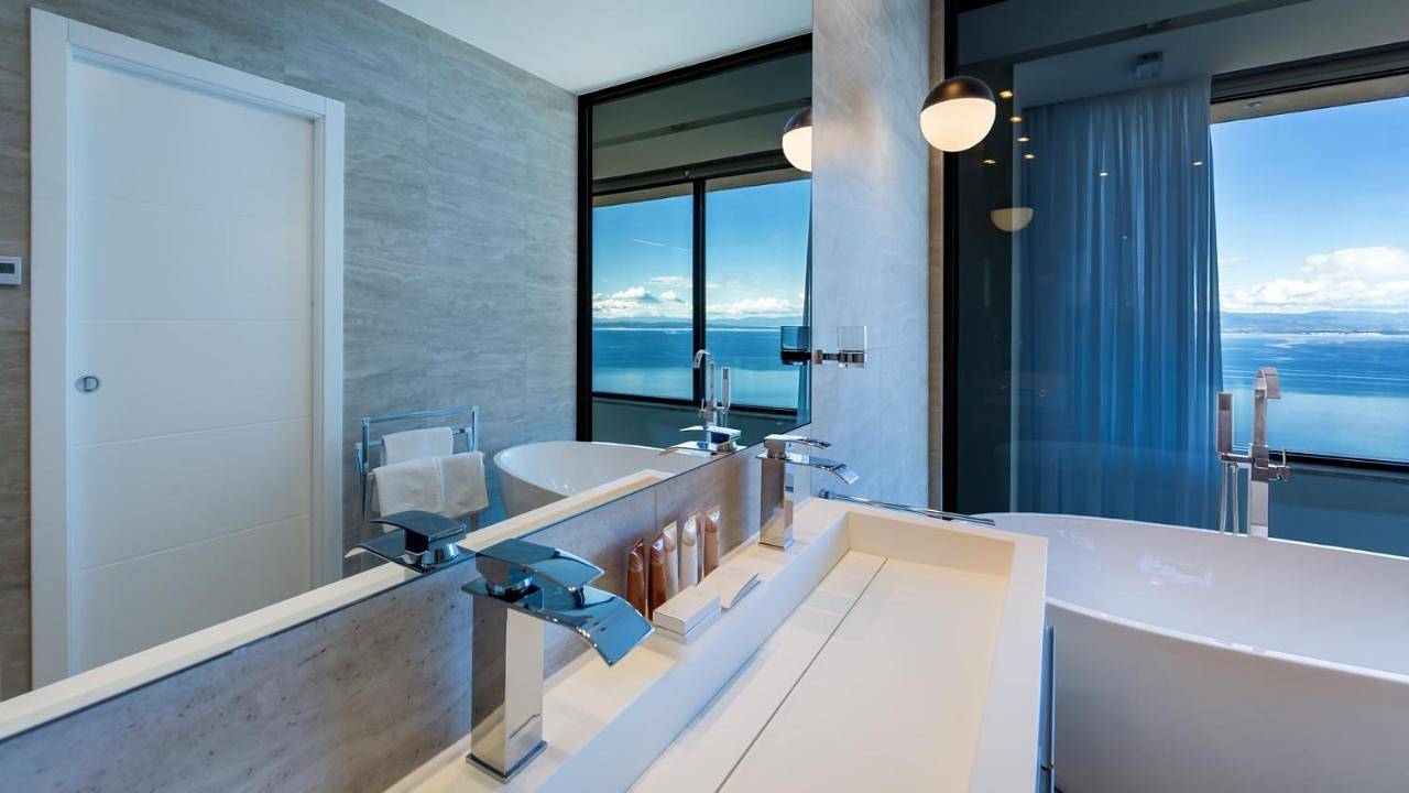 Sky Pool Villa Medveja in Medveja, Lovran