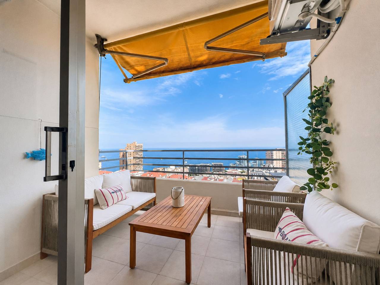 Apartamento entero, 2Br Sea View • Central • 1 Min from Monaco in Beausoleil, Costa mediterránea (Francia)