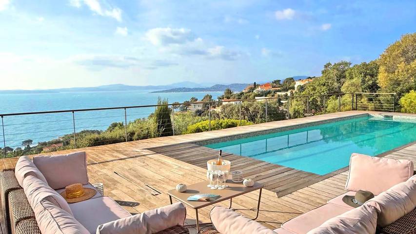 Villa pour 8 personnes, avec jardin ainsi que vue et piscine, animaux acceptés dans Les Issambres