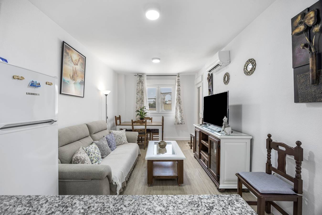 Apartamento inteiro, Apartamento 'Barrosa' com Piscina Partilhada, Terraço Privado e Ar Condicionado in Los Gallos-Cerromolino, Chiclana de la Frontera