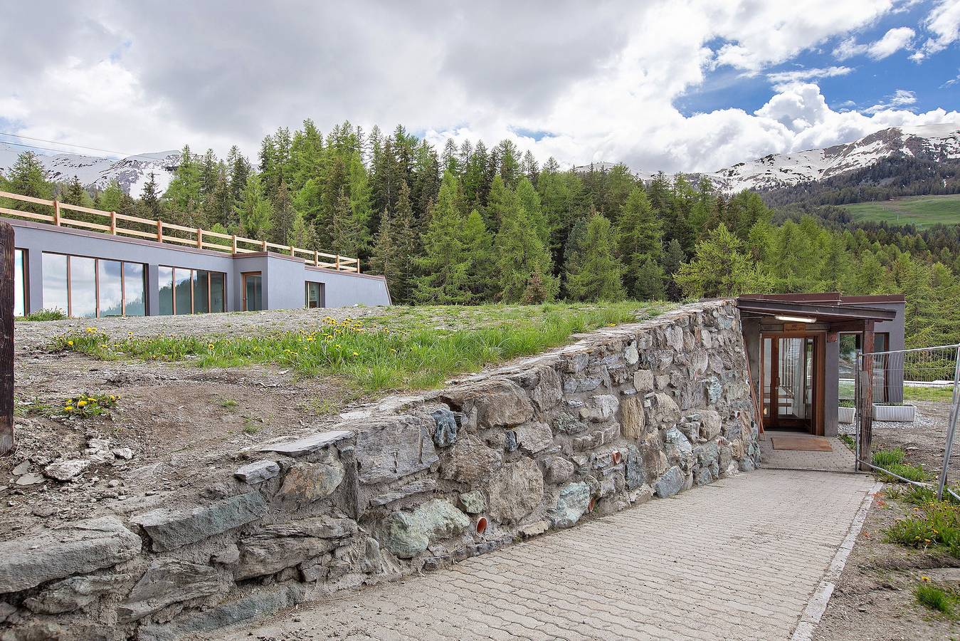 Appartamento intero, Appartamento 'Larice' con vista sulle montagne, terrazza privata e giardino in comune in Pila (Aosta), Comune di Gressan