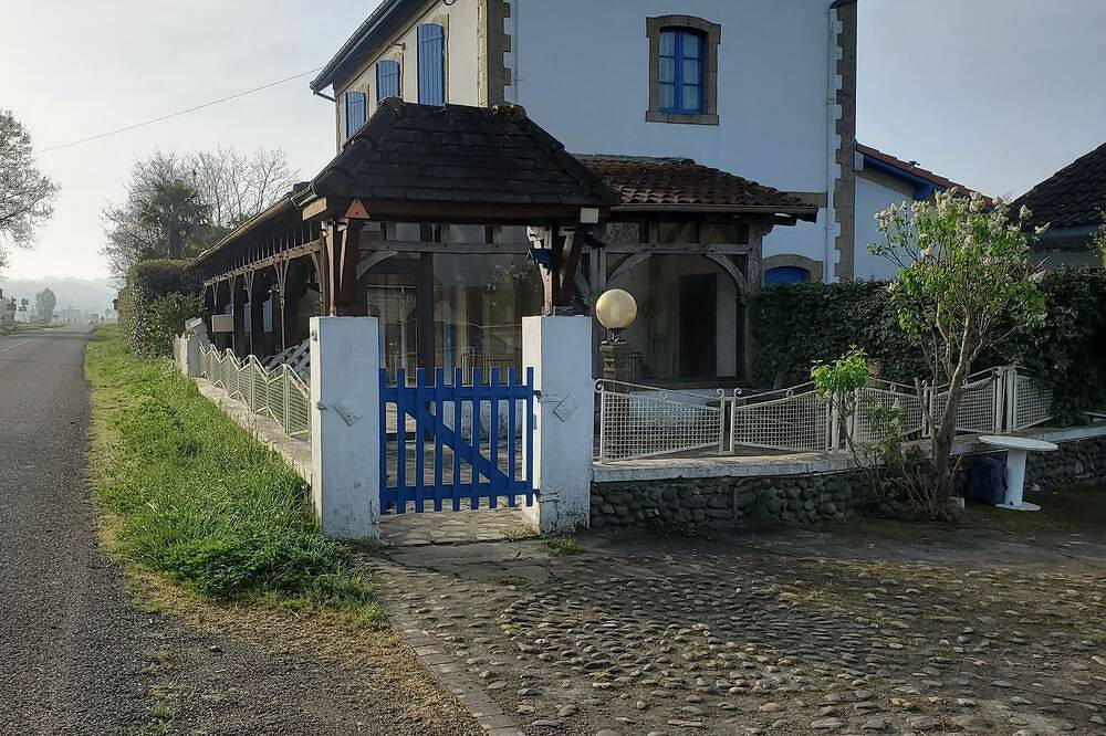Studio Privé au Coeur des Vignobles du Sud-ouest Avec Piscine et Jacuzzi in Aurensan, Gers