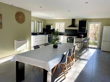 Location de vacances pour 6 personnes, avec vue et jardin à Allemagne-en-Provence