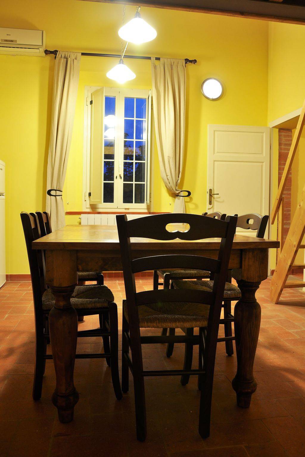 Appartement entier, "Casa Olmo" Schwimmbad und Jacuzzi, privater Garten in Castagneto Carducci, Côte des Étrusques