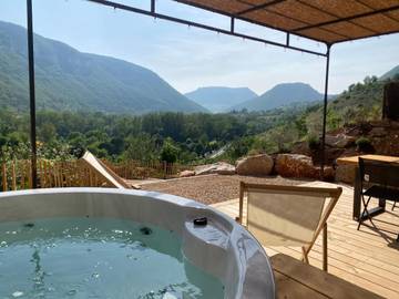 Gîte pour 4 personnes, avec jardin et vue, animaux acceptés dans Causse de Sauveterre