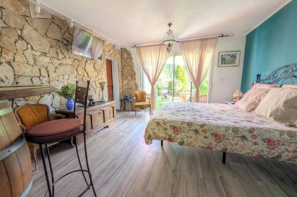 Studio Le Mas de Provence with pool and jacuzzi - charm and relaxation in Le Cannet-des-Maures, Draguignan region