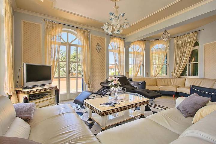 Ferienhaus für 14 Personen, mit Terrasse in Poreč