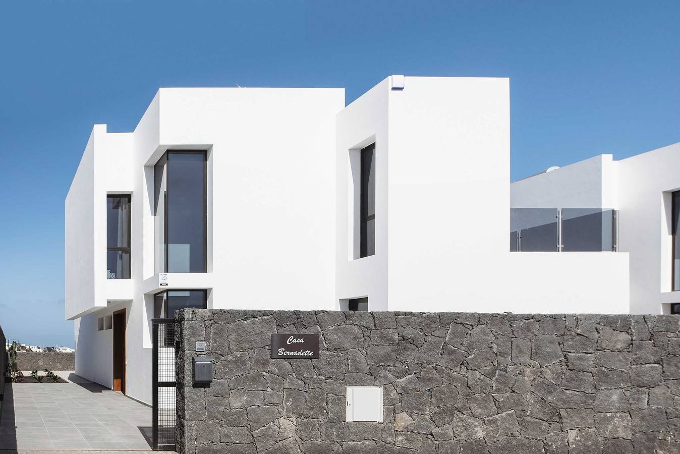Modern Los Mojones Villa | 3 Bedrooms all En-Suite | Villa Berniente | Great Sea Views | Puerto Del Carmen in Puerto del Carmen, Tías
