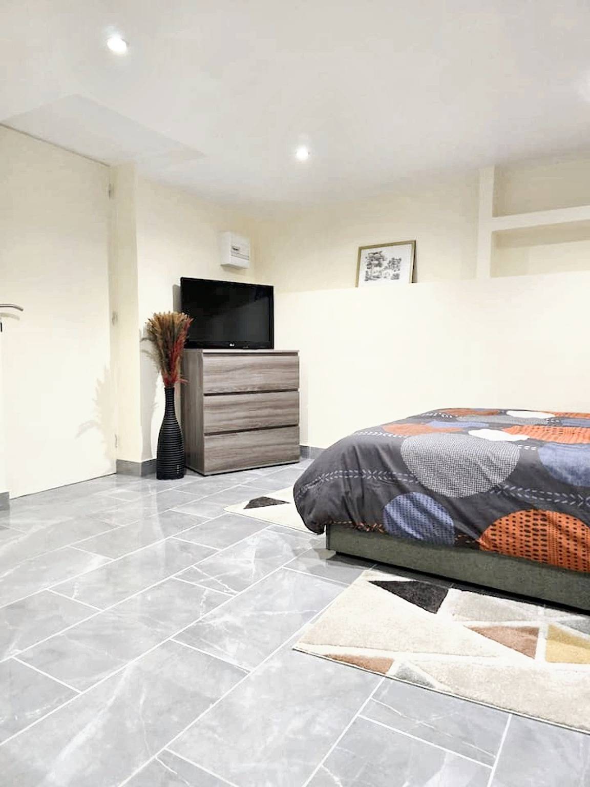 Entire studio, Charming Studio in Noisy-le-Sec with 22 sqm and terrace in Noisy-le-Sec, Seine-Saint-Denis