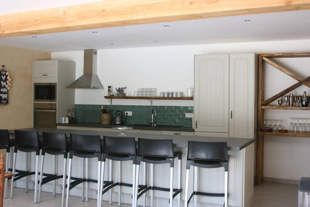 Spacious Renovated Farmhouse with Swimming Pool in Laveyssière, Périgord Pourpre