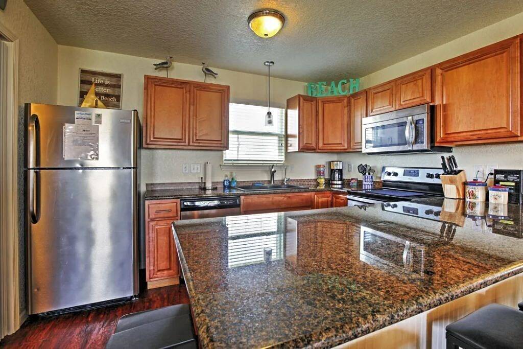 Surfside Beach House w/Ocean View, Steps to Shore! in Brazoria County